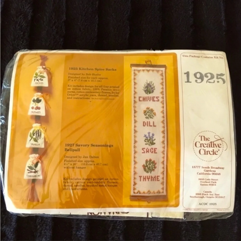 THE CREATIVE CIRCLE Stitchery Kit Kitchen Spice Sacks